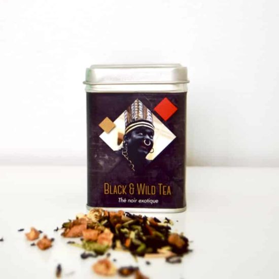 Pour la ducasse d'Ath 2018, nous sortons avec ' A vélo' une " Collector Edition" pour compléter la gamme des "6 thés des géants"... Une "Collector Edition" à l'éffigie du Sauvage..... The Black & Wild Tea est un thé noir d'Assam parfumé à la verveine, kiwis, figues, pommes, caramel... Edition limitée ...