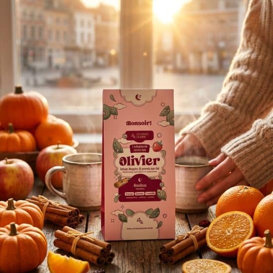 Dites Bonsoir à Olivier, un rooibos fruité à l'orange, la carotte et la cannelle. Une douceur généreuse pour accompagner la soirée.
