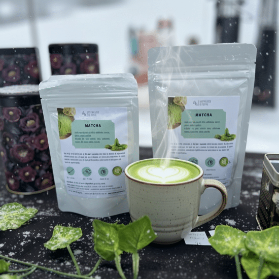 Matcha Premium d’Uji (Japon) pour latte matcha onctueux, frappés, recettes et rituels bien-être. Énergie douce, riche en antioxydants, pour thé matcha maison