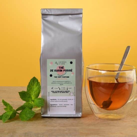 Notre thé de Karim est un thé à la menthe, et plus particulièrement un gunpowder à le menthe. Nous aimons l'accompagner de menthe fraiche et de fleur d'oranger
