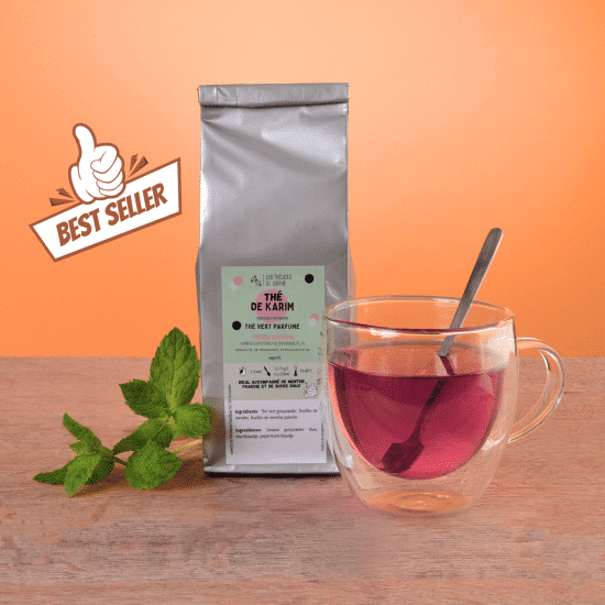 Notre thé de Karim est un thé à la menthe, et plus particulièrement un gunpowder à le menthe. Nous aimons l'accompagner de menthe fraiche et de fleur d'oranger