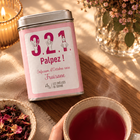 Découvrez l'infusion Octobre Rose 3-2-1 PALPEZ : un hommage aux femmes engagées, à base de hibiscus, pomme et sureau, alliant douceur et résilience. 🌸