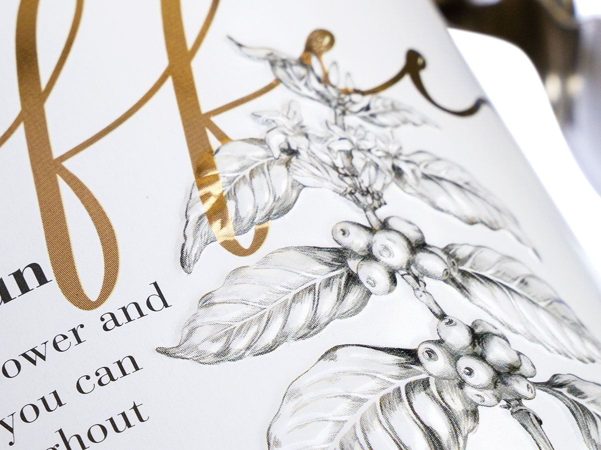 Optez pour la tisanière "Iva" en New Bone China, équipée d’un filtre en acier inoxydable finement découpé pour une infusion parfaite. Alliant design moderne et fonctionnalité, cette tisanière de 0,4 L sublimera vos pauses thé.