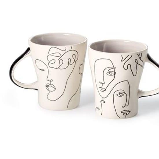 Mug visage en grès 350 ml avec lignes artistiques et feuilles de monstera.Une tasse design et inspirante, parfaite pour vos pauses créatives.