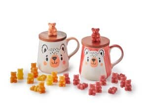 Craquez pour la tasse Bebo : un mug ourson avec couvercle bois et figurine en grès. Une idée cadeau cocooning et originale pour amateurs de thé !