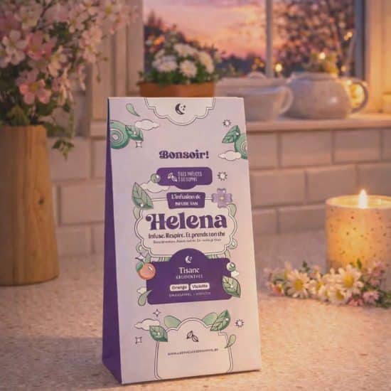 Dites Bonsoir à l'infusion d'Helena, un mélange doux, créatif et apaisant, mélant orange, violette, pomme,  et fleur d'oranger. Une harmonie lumineuse dans une tasse.